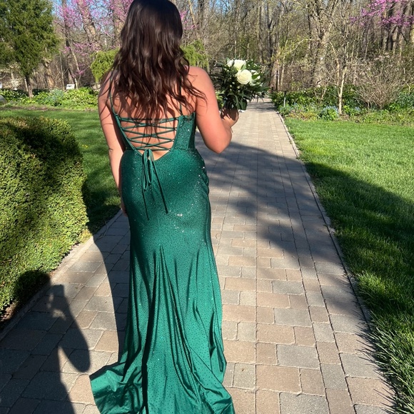 Sherri Hill - Picture 2 of 4